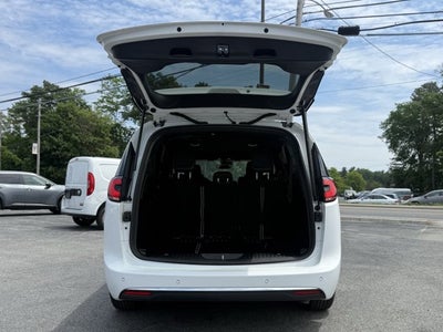 2025 Chrysler Pacifica Select