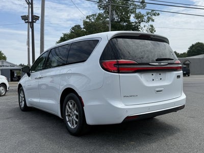 2025 Chrysler Pacifica Select