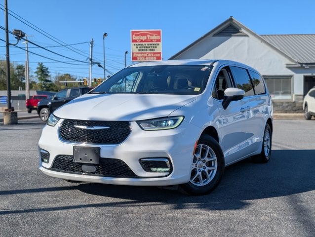 2023 Chrysler Pacifica Touring L's photo