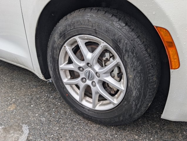 2023 Chrysler Voyager LX