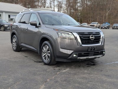 2022 Nissan Pathfinder SL