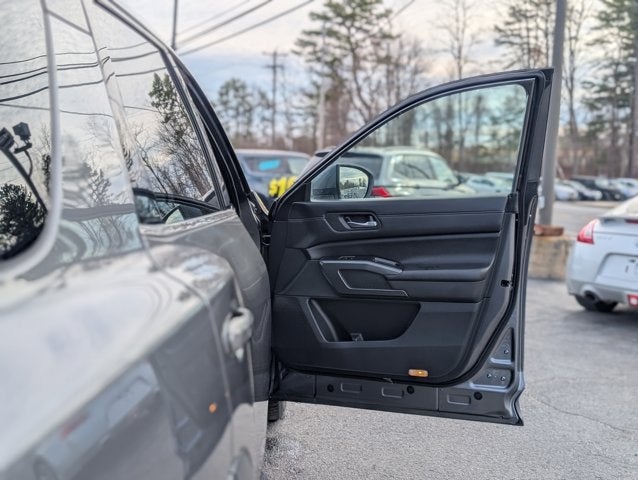 2022 Nissan Pathfinder SL