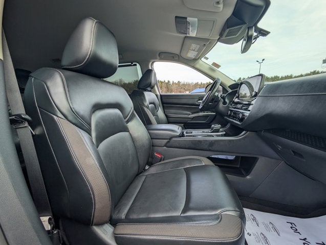 2022 Nissan Pathfinder SL