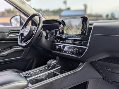 2022 Nissan Pathfinder SL