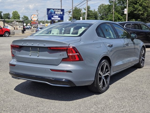2024 Volvo S60 B5 Core Dark Theme