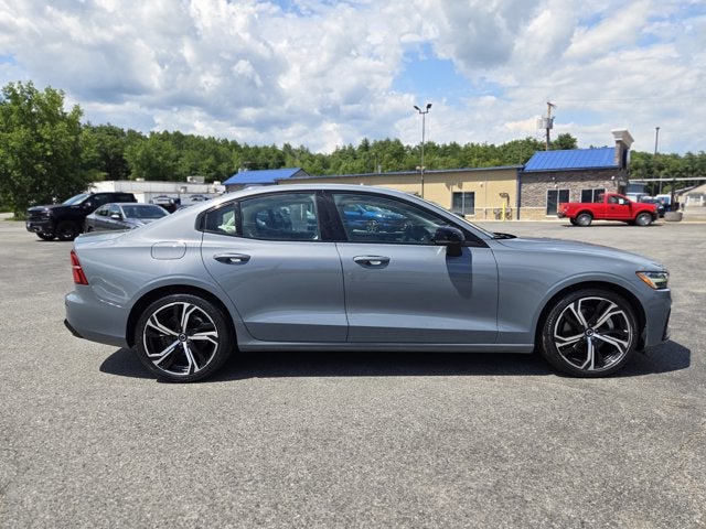 2024 Volvo S60 B5 Core Dark Theme
