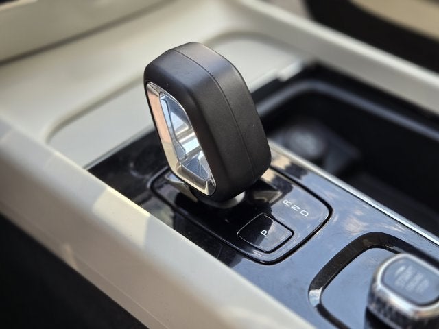 2024 Volvo S60 B5 Core Dark Theme