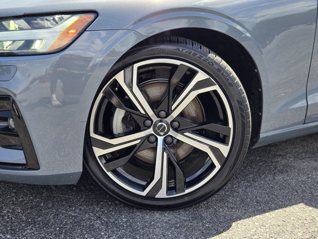 2024 Volvo S60 B5 Core Dark Theme